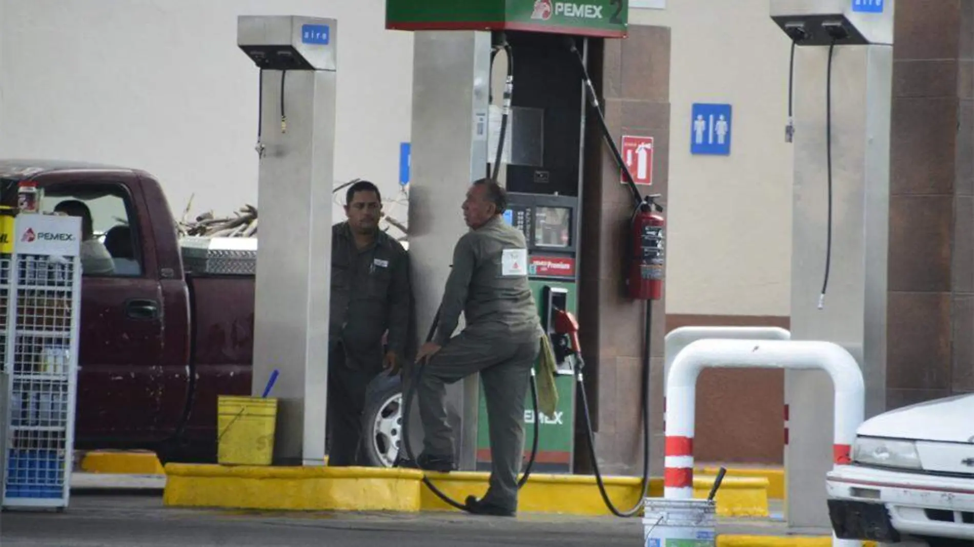 Precio de la gasolina desgasta los bolsillos